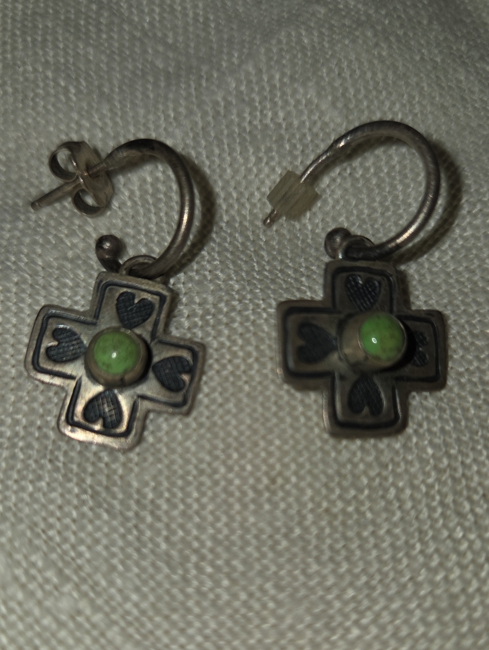 Don Lucas Southwestern Sterling Silver Hoop Earrings – Green Stone Cross Drops